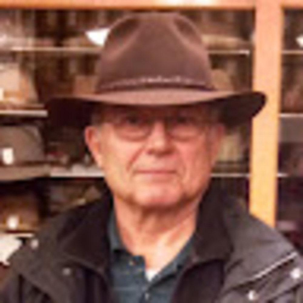 Meet your Posher, Dennis